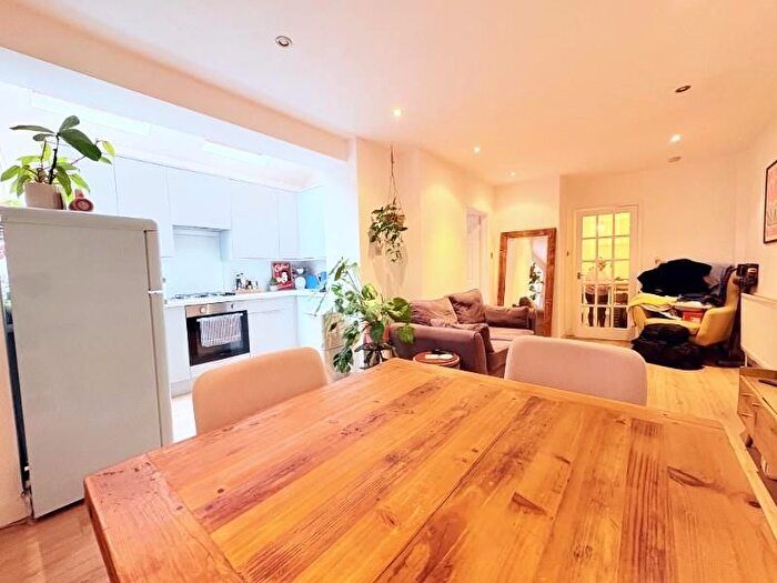 1 Bedroom Flat To Rent In Heath Road, Twickenham, TW1