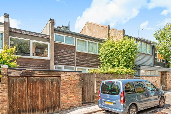 4 Bedroom Mews For Sale In Murray Mews, Camden, NW1