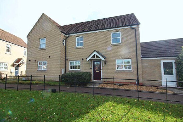 2 Bedroom House To Rent In The Glades, Hinchingbrooke, PE29