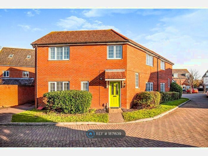 4 Bedroom Semi-Detached House To Rent In Honesty Close, Sittingbourne, ME10