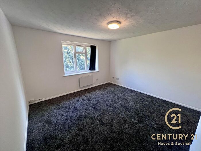 2 Bedroom Flat To Rent In Church Road, UB3