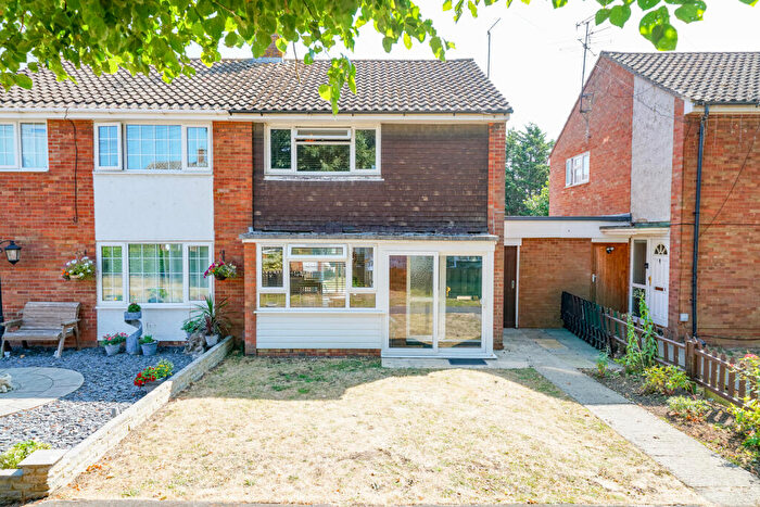 2 Bedroom Semi-Detached House For Sale In Cradley Walk, Aylesbury, Bucks., HP20