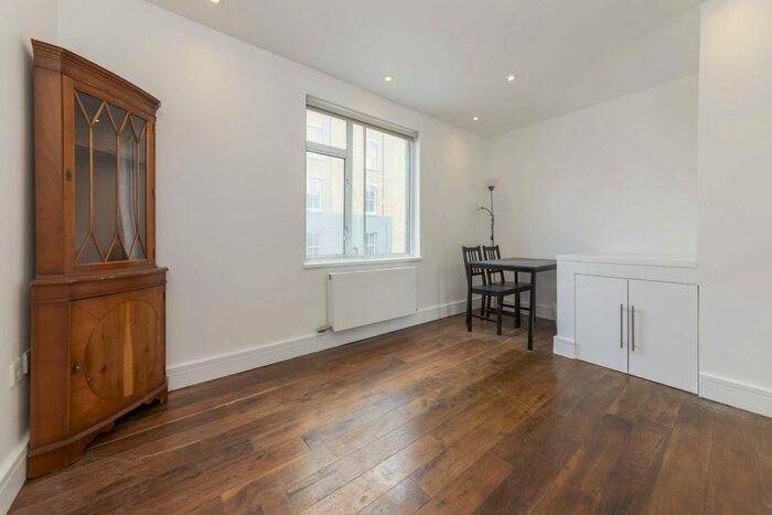 2 Bedroom Flat To Rent In King's Cross Road, London, WC1X