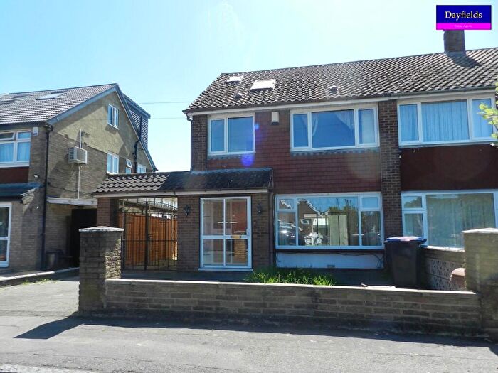 4 Bedroom End Of Terrace House To Rent In Ambleside Crescent, Enfield, Greater London, EN3