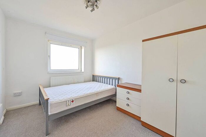 2 Bedroom Flat To Rent In Norley Vale, Roehampton, London, SW15