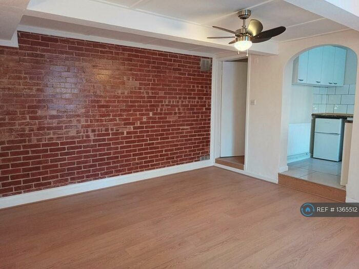 1 Bedroom Flat To Rent In Priory Mews, Bingham, Nottingham, NG13