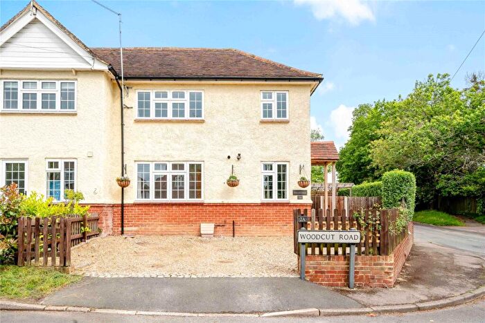 3 Bedroom House For Sale In Woodcut Road, Wrecclesham, Farnham, Surrey, GU10