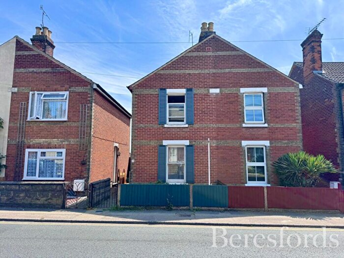 3 Bedroom Semi-Detached House For Sale In Harwich Road, Colchester, CO4