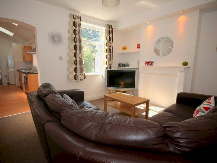 5 Bedroom Property To Rent In Harborne Park Road, Harborne, Birmingham, B17