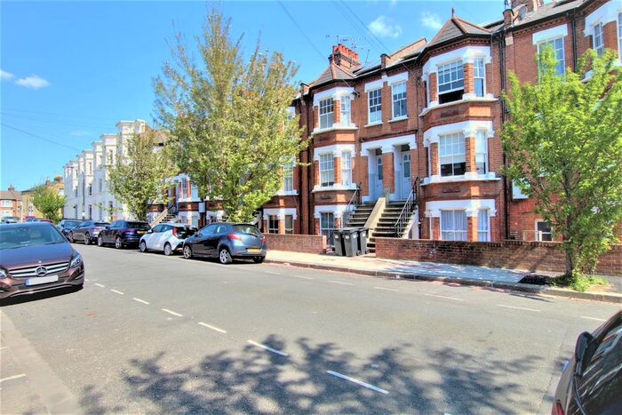 1 Bedroom Flat To Rent In Curwen Road (), Shepherds Bush, W12