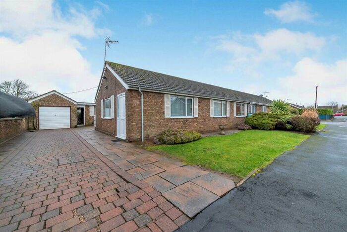 3 Bedroom Semi-Detached Bungalow To Rent In Vanwall Drive, Waddington, Lincoln, LN5
