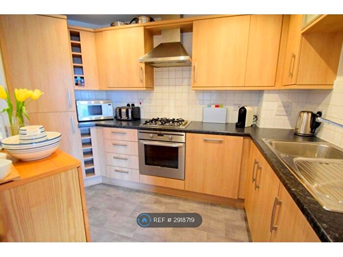2 Bedroom Flat To Rent In Clarence Road, Windsor, SL4