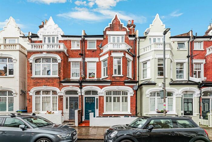 2 Bedroom Flat To Rent In Marjorie Grove, Clapham, SW11