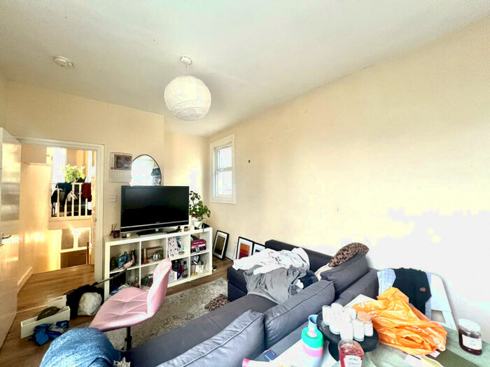 3 Bedroom Flat To Rent In Manor Park Road, NW10