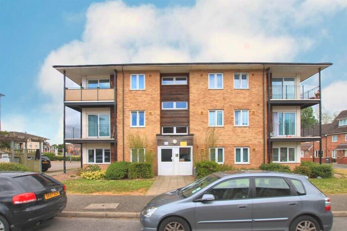 2 Bedroom Flat To Rent In Blackburn Way, Hounslow, TW4