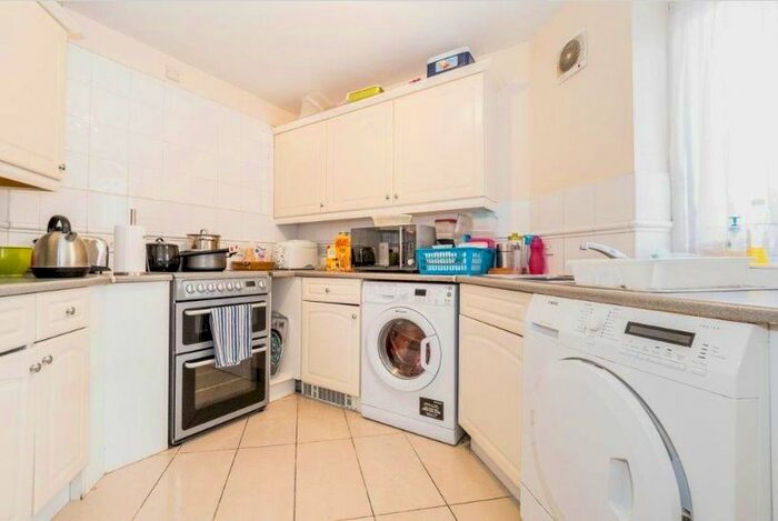 2 Bedroom Flat To Rent In Albatross Close, Beckton, London, E6