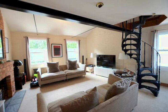 2 Bedroom Maisonette Flat To Rent In Yorktown Road, Sandhurst, GU47