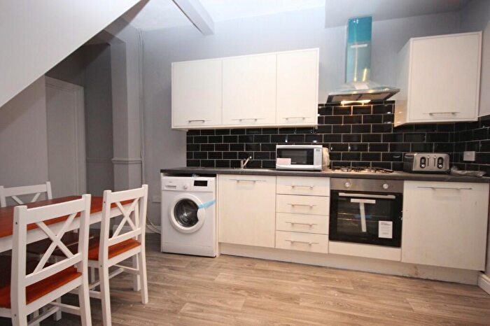 4 Bedroom House Of Multiple Occupation To Rent In Romney Street, Manchester, Greater Manchester, M6