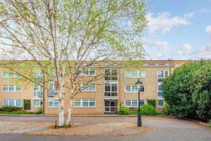 2 Bedroom Flat For Sale In Chester Close South, Regent's Park, NW1