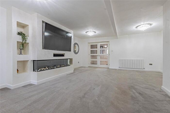 3 Bedroom Terraced House For Sale In Ashton Gardens, Deeplish, Rochdale, OL11