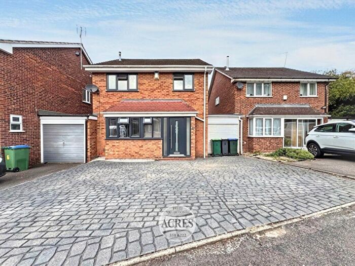 4 Bedroom Link Detached House For Sale In Little Croft, Great Barr, Birmingham, B43