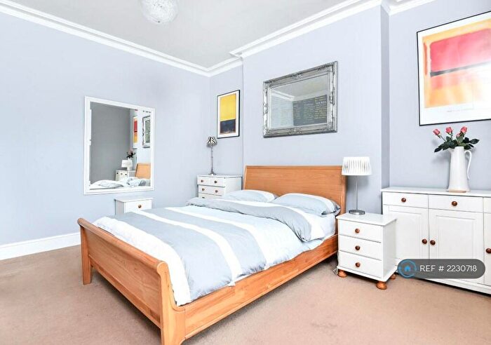 1 Bedroom Flat To Rent In Boundaries Road, London, SW12