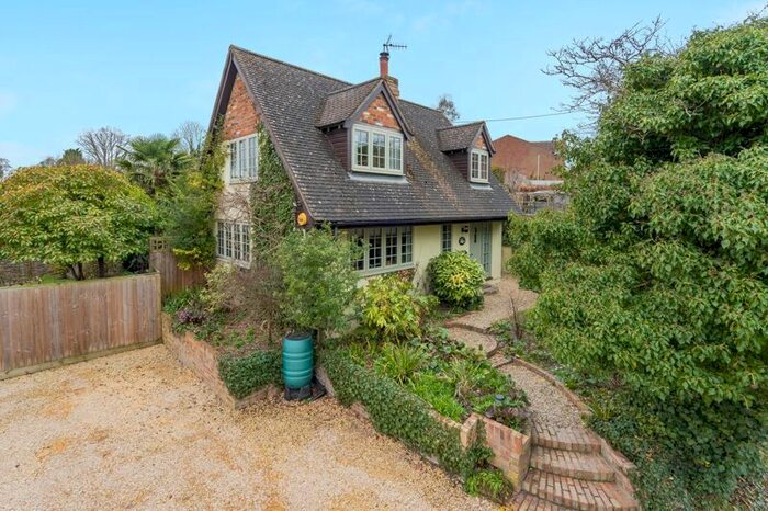 3 Bedroom Detached House For Sale In Dene Hollow, Chilton, Didcot, OX11