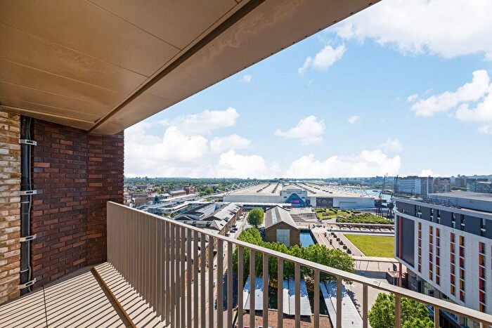 2 Bedroom Flat To Rent In Western Gateway, Canning Town, Newham, London, E16