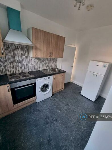 3 Bedroom Terraced House To Rent In Oaklands Park Avenue, Ilford, IG1