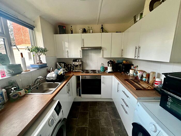 2 Bedroom Cottage To Rent In Reigate Road, Hookwood, RH6