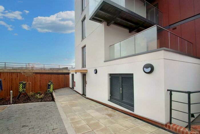 1 Bedroom Block Of Apartments To Rent In Collingdon Street, Luton, LU1