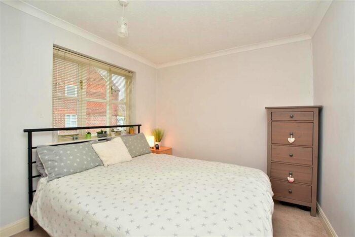 3 Bedroom End Of Terrace House For Sale In Carpenters Close, Rochester, Kent, ME1