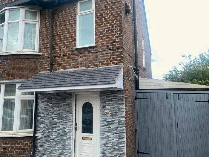 3 Bedroom Semi-Detached House To Rent In Millfield Road, Luton, LU3