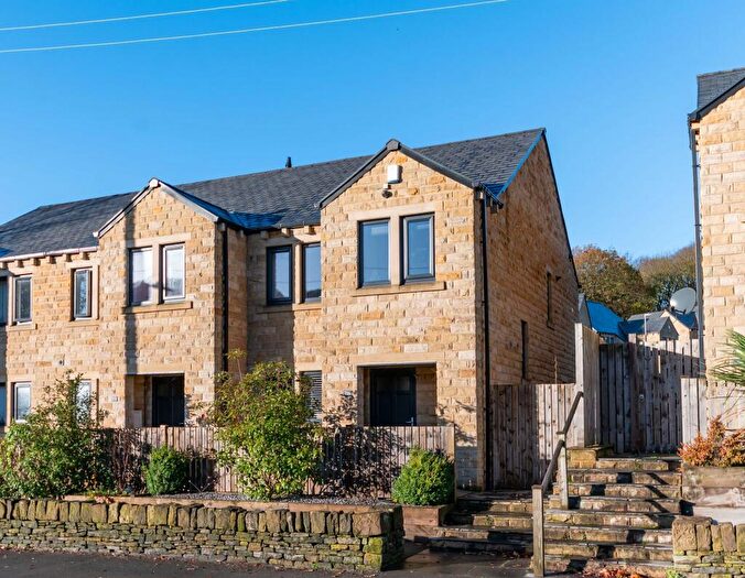 3 Bedroom End Of Terrace House For Sale In Huddersfield Road, Meltham, HD9