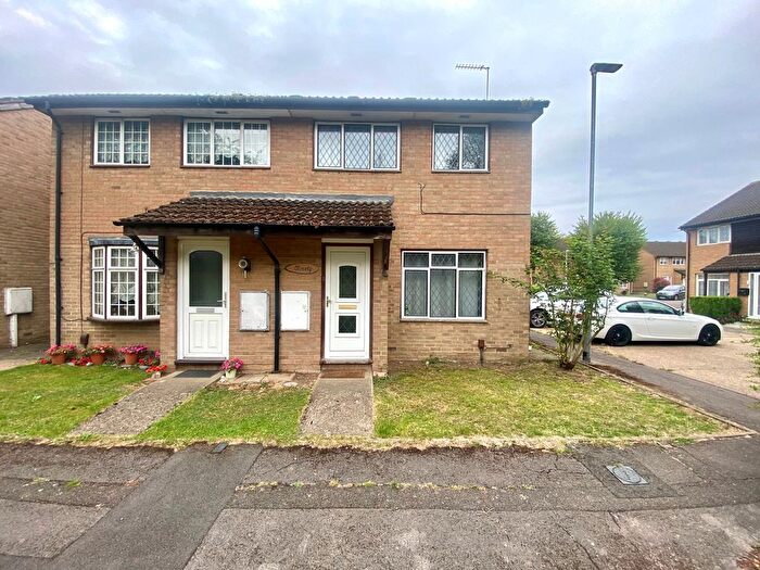 3 Bedroom Flat For Sale In Lapponum Walk, Hayes, UB4