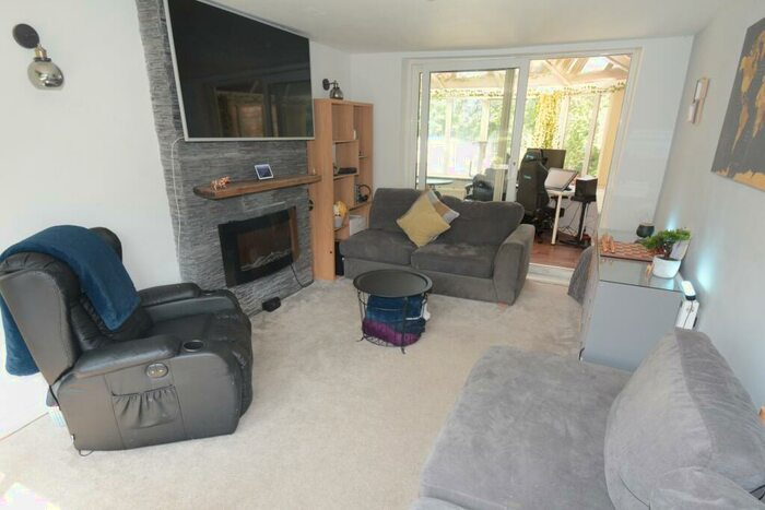 2 Bedroom Semi-Detached House For Sale In Parvet Avenue, Droylsden, M43