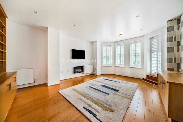 2 Bedroom Flat For Sale In Westerham Road, Keston, BR2