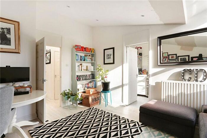 1 Bedroom Flat To Rent In Broughton Drive, London, SW9