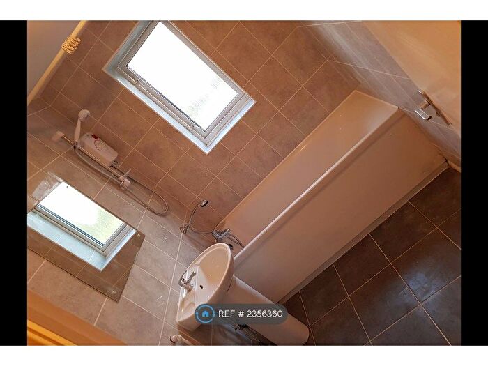 1 Bedroom Flat To Rent In Express Drive, Ilford, IG3