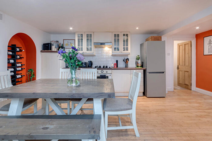 2 Bedroom Flat For Sale In Jerningham Road, SE14