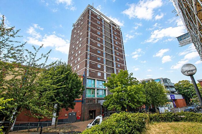 2 Bedroom Flat To Rent In Rosemount, Clarendon Road, Wallington, SM6