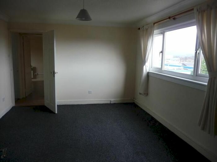 2 Bedroom Flat To Rent In Victoria Street, Livingston, EH54