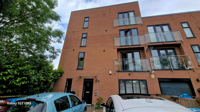 Studio To Rent In E Cheetwood Road, Manchester, Greater Manchester, M8