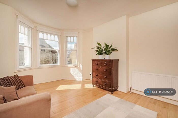 2 Bedroom Flat To Rent In Coleridge Road, North Finchley, N12