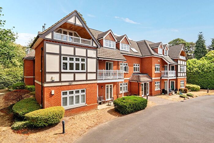 2 Bedroom Flat For Sale In St. Georges Avenue, Weybridge, KT13