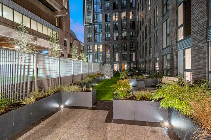 2 Bedroom Apartment To Rent In The Copper House, L1