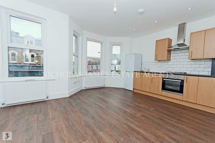2 Bedroom Flat To Rent In Lakefield Road, Wood Green, London, N22