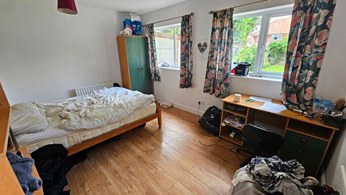 4 Bedroom Semi-Detached House To Rent In Windermere Road, Reading, RG2