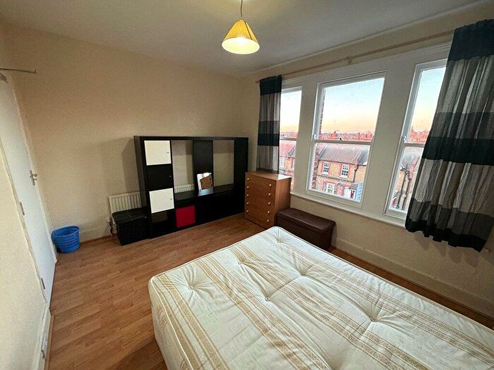 2 Bedroom Apartment To Rent In Lordship Lane, London, N17