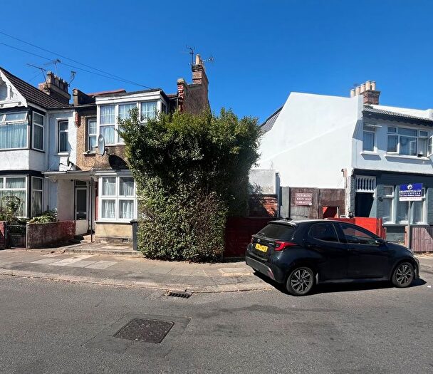 2 Bedroom End Terrace House For Sale In Winchester Road, Edmonton, London, N9